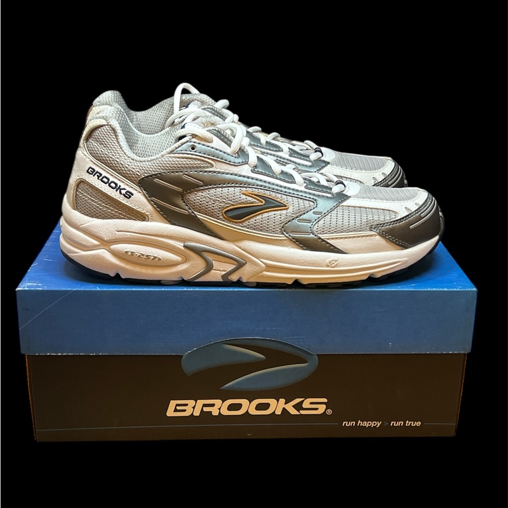 Size 8 - BROOKS Addiction 6 MEDIUM WHT/PRMR GRY/DP SPCE/WHT GLD Mens 41138 191‎